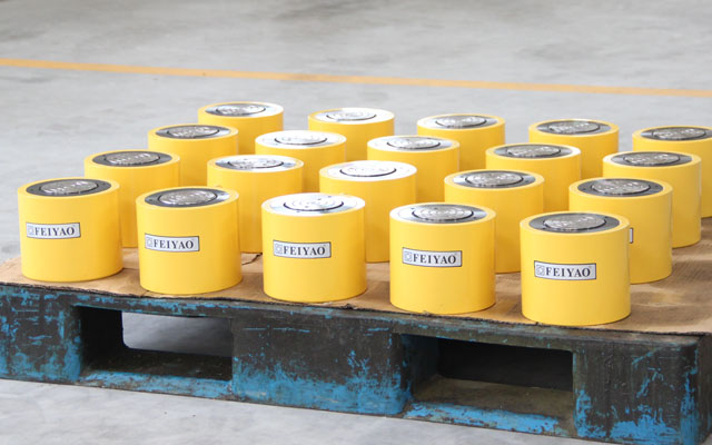 一批薄型液壓千斤頂即將發(fā)往客戶