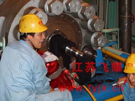 汽機(jī)高壓給水泵螺母拆卸現(xiàn)場(chǎng)圖